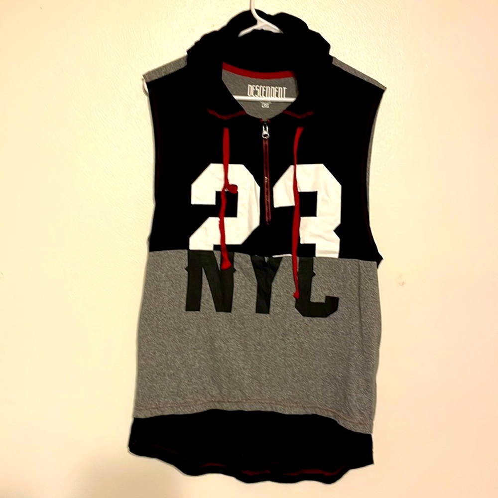 Descendent Designed in New York City vest size LRG